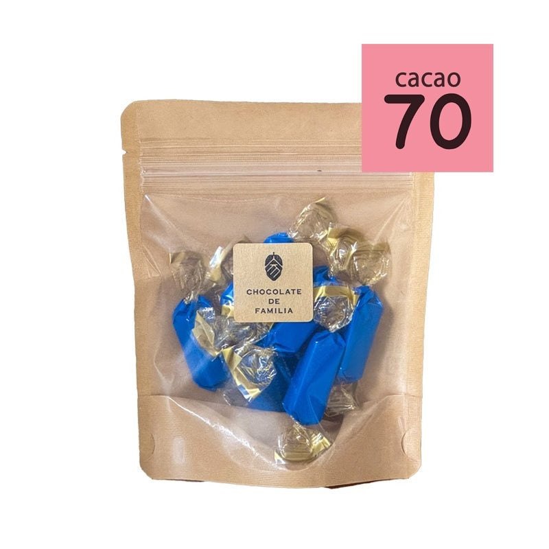 カラフルショコラ カカオ70 — クラフト袋に入った、青い包み紙のチョコレート